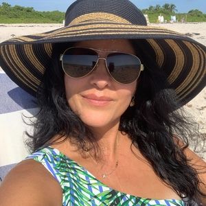 Meet your Posher, Sandra m